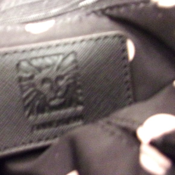 ANNE KLEIN BLACK AND CREAM FAUX LEATHER CROSSBODY PURSE, Like New Crossbody Bag - Picture 9 of 12